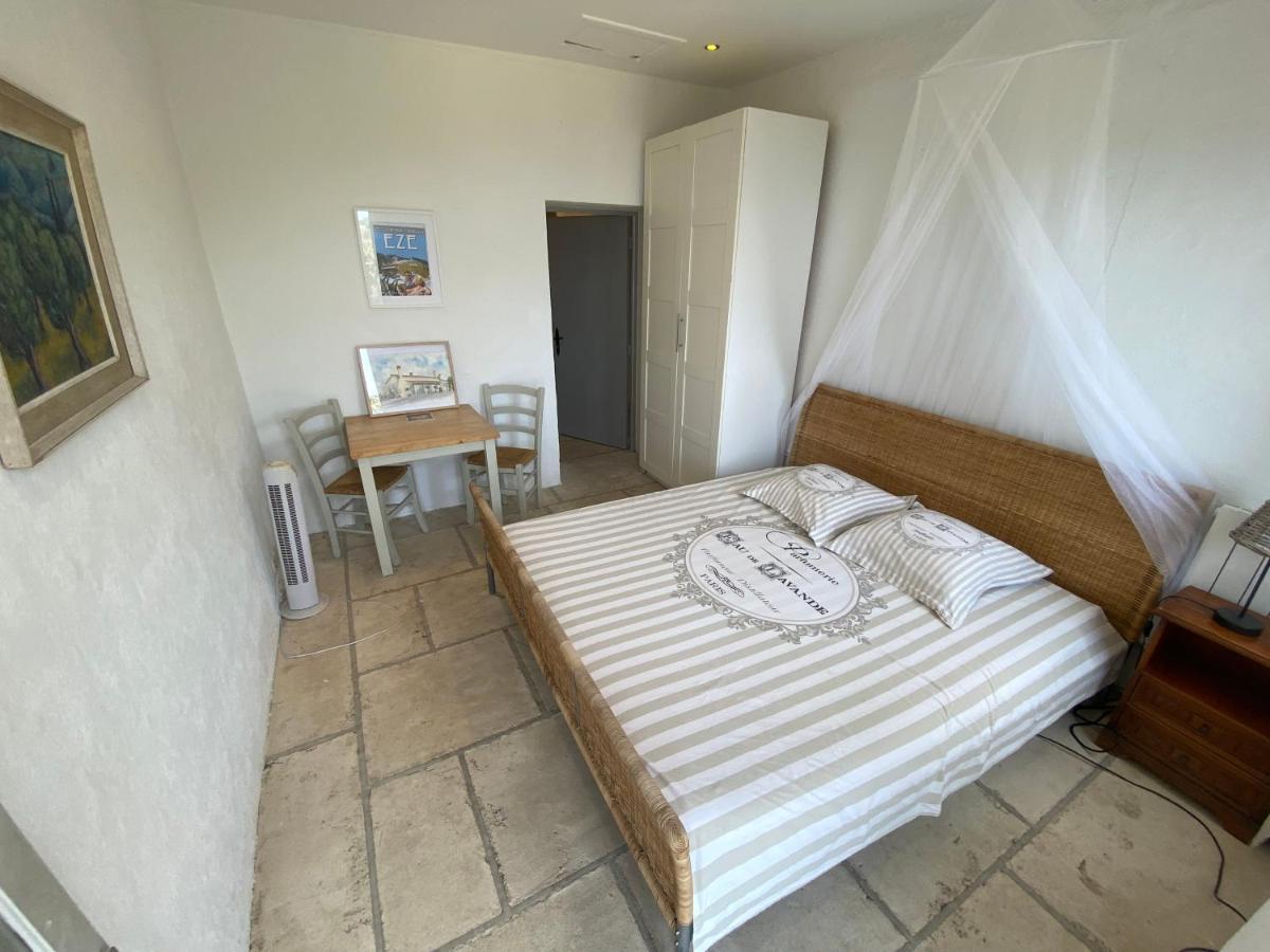 Auberge De La Croix Du Pape Èze Eksteriør bilde